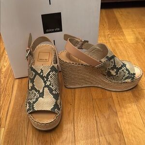 Dolce Vita Cream Snake Print Wedge Espadrilles Sz 7